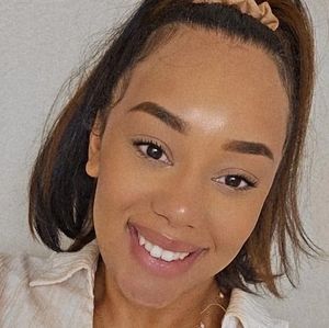 Meet your Posher, Cortney